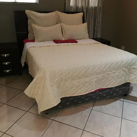 Ebony Guest House Pretoria-Noord 外观 照片