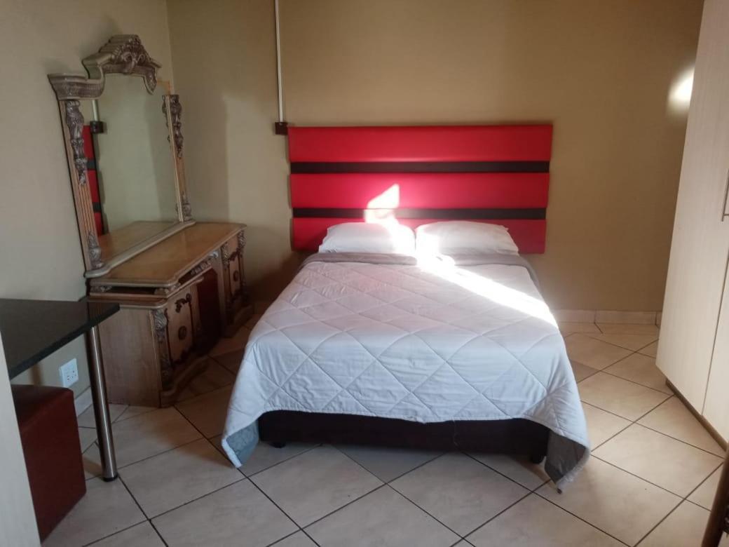 Ebony Guest House Pretoria-Noord 外观 照片